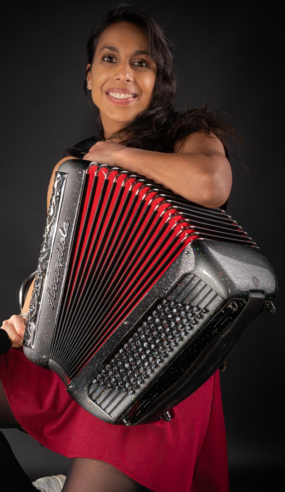 <span class='identity '><span class="identity__username">Nadeje Graviere</span></span> Nadeje Graviere