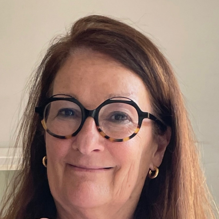 <span class='identity '><span class="identity__username">Lourdes Perlas</span></span> Lourdes Perlas