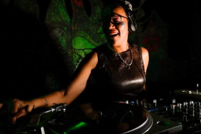 <span class='identity '><span class="identity__username">Josy FullVibes</span></span> Josy FullVibes