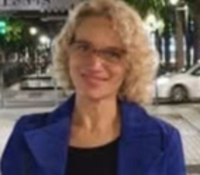<span class='identity '><span class="identity__firstname">Caroline </span> <span class="identity__name">Dourge</span> </span> Caroline Dourge