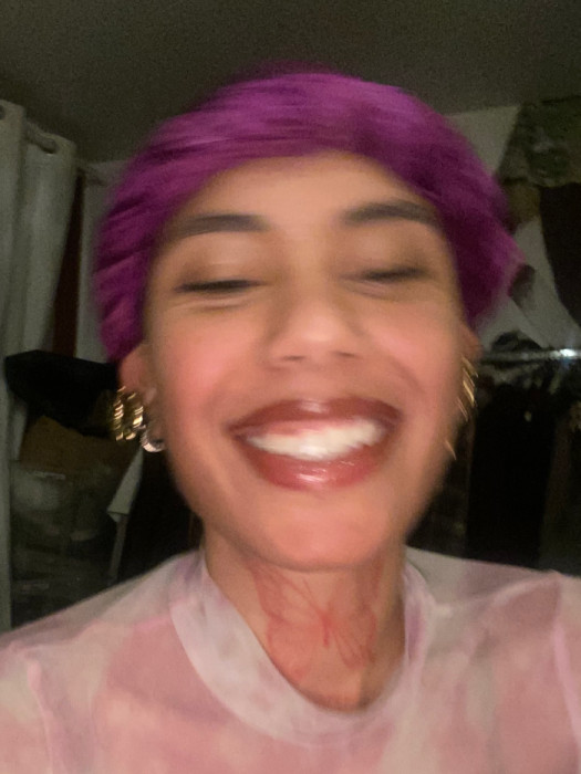 <span class='identity '><span class="identity__username">Yvonne</span></span> Yvonne