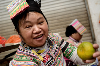 FEMME DE LA TRIBU YI 1 En el sitio ARTactif