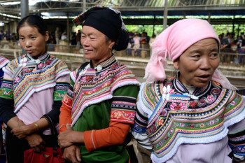 FEMMES  DE LA TRIBU YI 4 En el sitio ARTactif