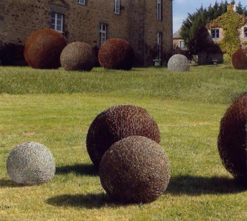 Obra contemporánea nombrada « Sphères au Château de la Motte-Jean,Cancale », Hecho por ADRIENNE JALBERT