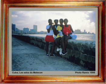 Obra contemporánea nombrada « Cuba 1998 Ados du Malecon », Hecho por EMILE RAMIS