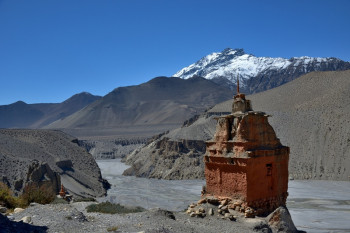 Chorten dans la vallée de la KALI GANDAKI En el sitio ARTactif