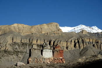 Chortens devant la chaîne des ANNAPURNAS En el sitio ARTactif