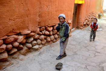 Jeu de rue à LO MANTANG En el sitio ARTactif