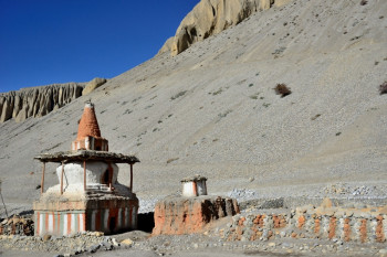 Chorten et mur de priéres En el sitio ARTactif