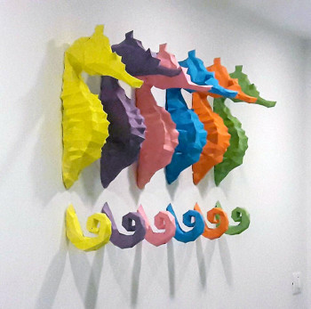 Obra contemporánea nombrada « Seahorse papercraft sculpture », Hecho por ECOGAMI