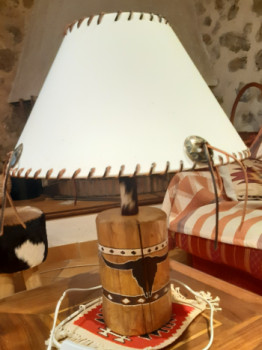 Obra contemporánea nombrada « Lampe western "tête de buffle " », Hecho por ARTISTE PEINTRE WESTERN SH