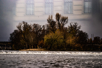 Obra contemporánea nombrada « Reflexion sur vue du fleuve a Prague », Hecho por MARION BORELLE