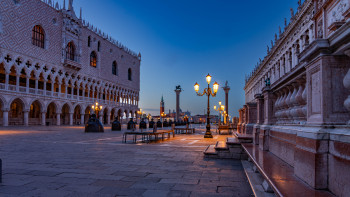 Obra contemporánea nombrada « Piazza San Marco 6h », Hecho por /MARIE CHRISTINE BARNEAUD