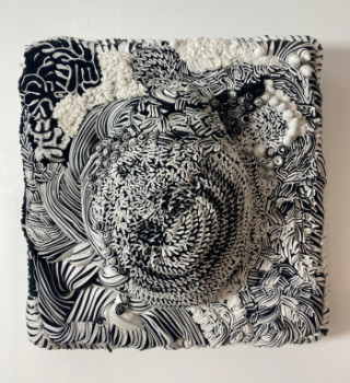 Obra contemporánea nombrada « Tableau sculpture textiles réf ROC. », Hecho por YASMINA KIJEK