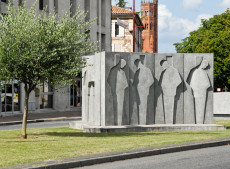 memorial-pour-les-fusilles-deysses-02-13-steles