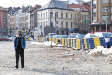 gas-mask-brussels-2007